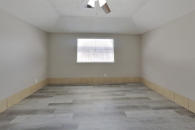 Building Photo - 3815 Regency Dr