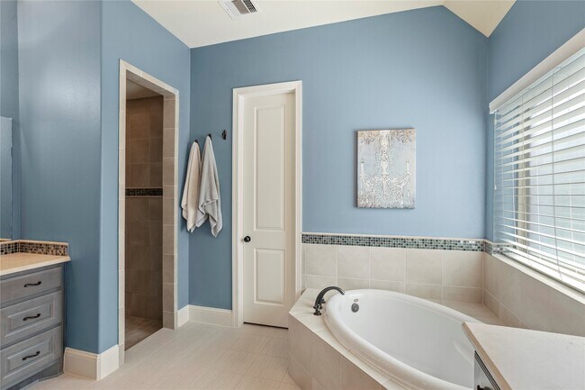 Building Photo - 17610 Astrachan Rd