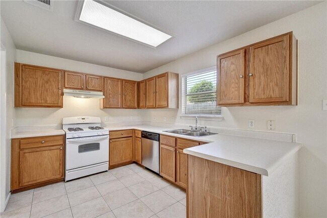 Building Photo - 205 Spring Branch Loop