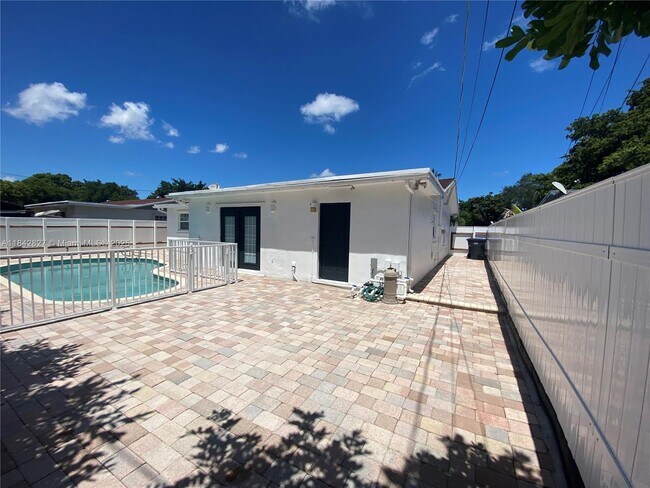 Building Photo - 3024 N 73rd Ter