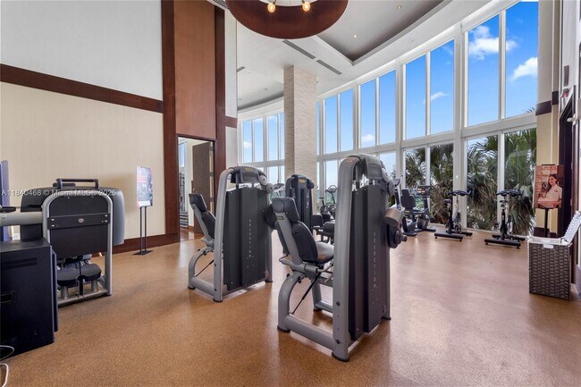 Building Photo - 16001 Collins Ave