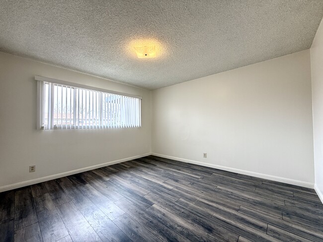 Building Photo - 1021 W Ave J