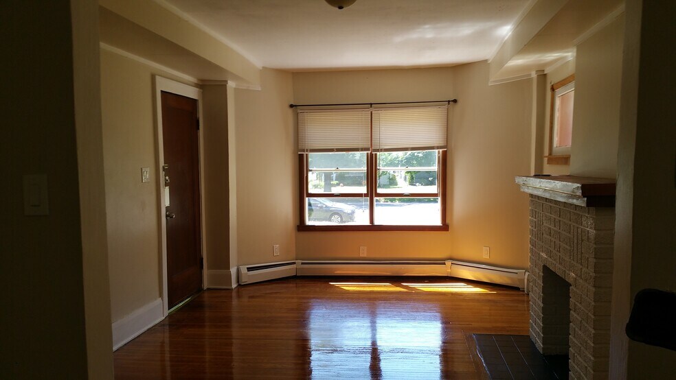 Primary Photo - 121 McKinley Pkwy