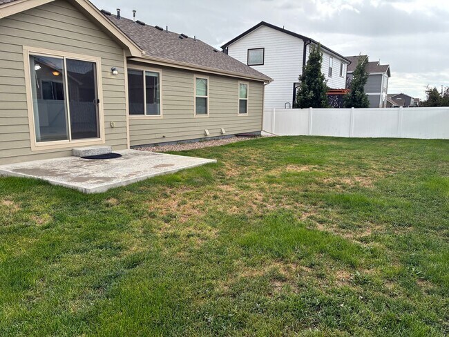 Building Photo - Beautiful 3 bedroom, 2 Bath Ranch with Attached 2 Car Garage and Fenced In Yard-The Meadows in We...