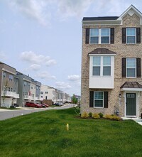 Building Photo - 16201 Picasso Aly