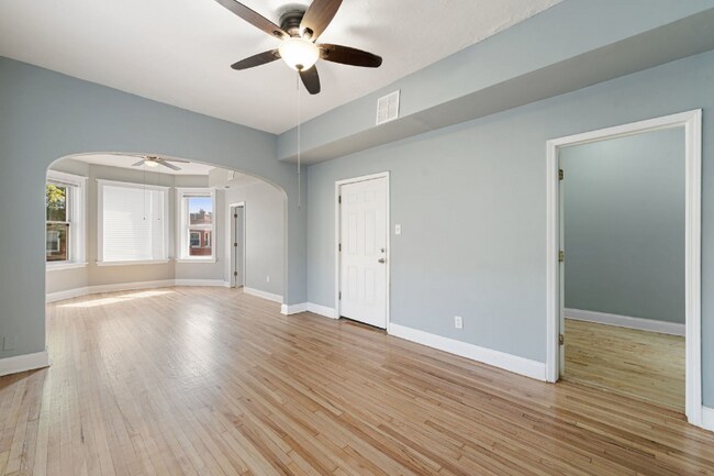 Building Photo - 4910 W Van Buren St