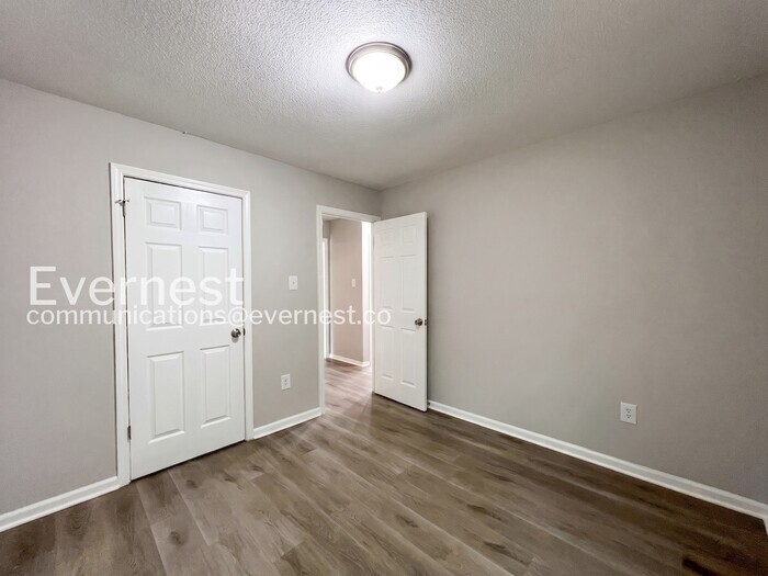 Building Photo - 6445 Collinwood Rd