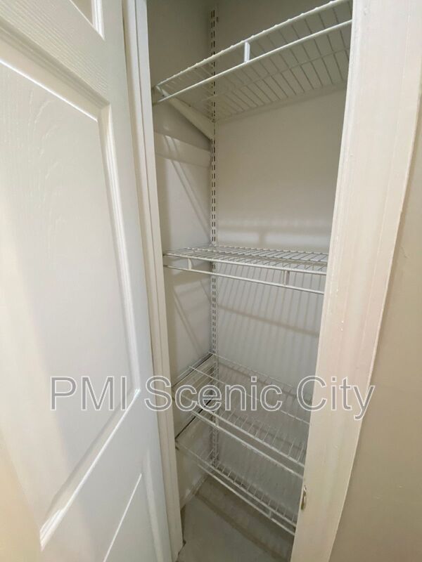 Building Photo - 168 Reynolds Dr