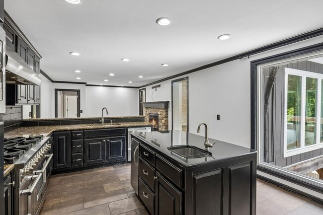 Building Photo - 326 Draper Cir