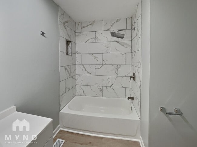 Building Photo - 900 Chalmers St