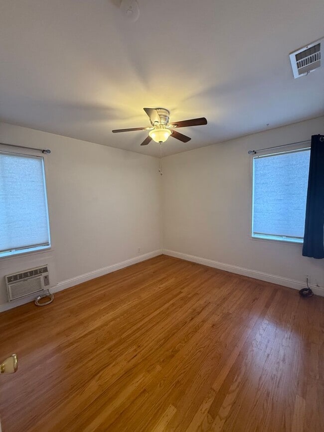 Building Photo - Nice 3/1 in North City Farms