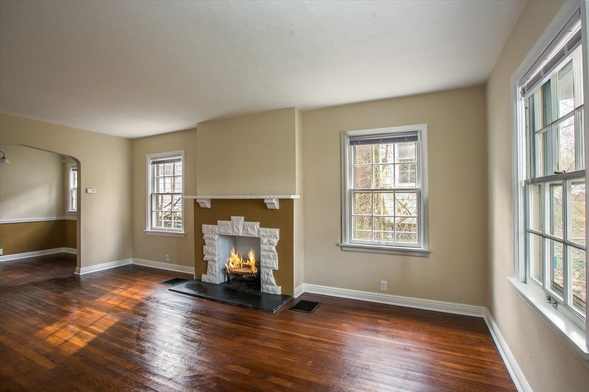 Living Room - 148 Niagara Ave