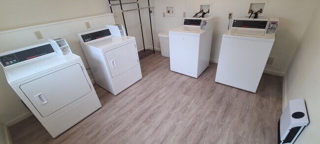 Building Photo - MacKenzie Cove