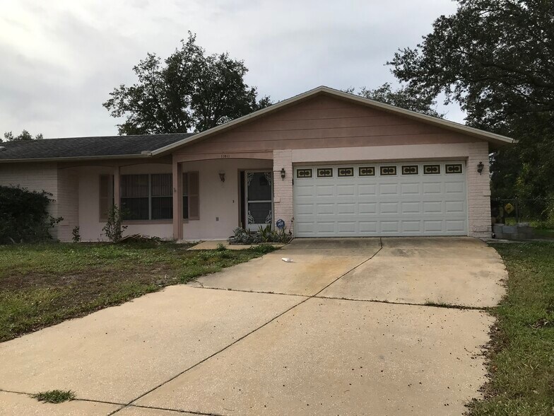 Building Photo - 11011 Rollingwood Dr