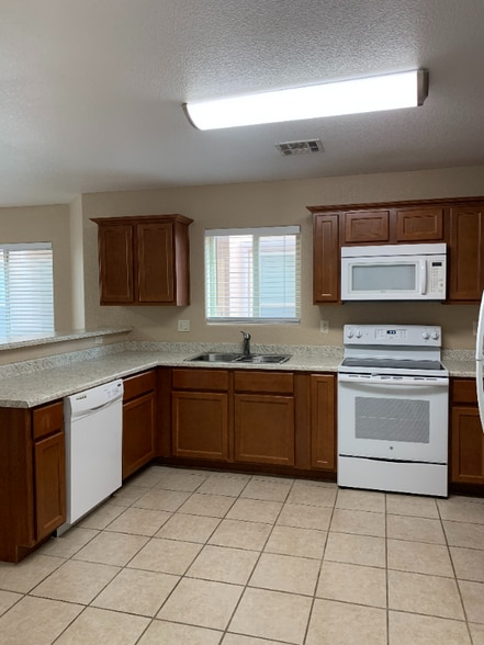 Building Photo - 6345 Reynolds Dr