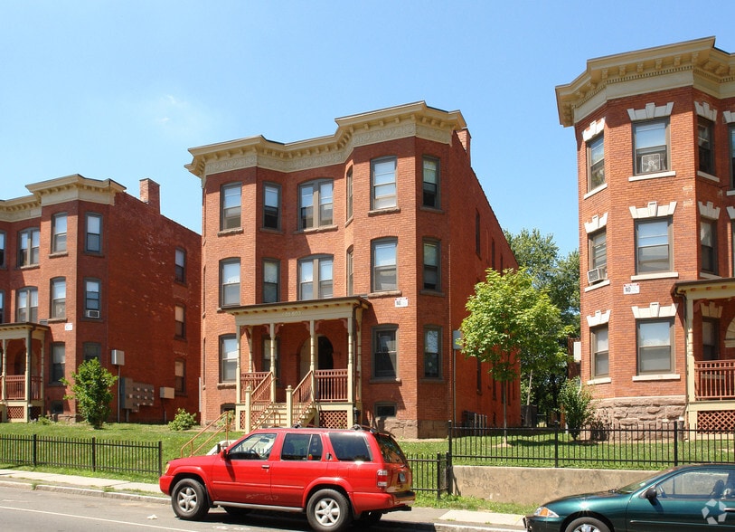 Primary Photo - Brick Hollow