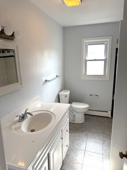 Building Photo - 497 Garfield Ave