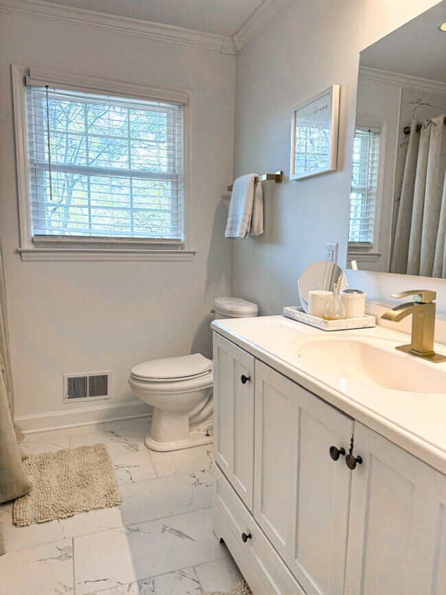 Building Photo - 7601 Bedfordshire Dr