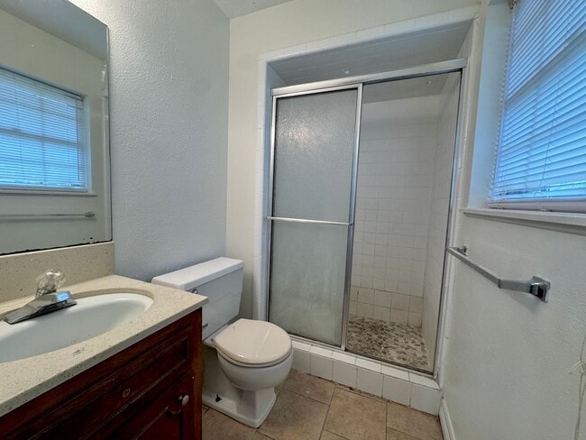 Building Photo - Available Now! For Rent – Charming 3BR/2BA...