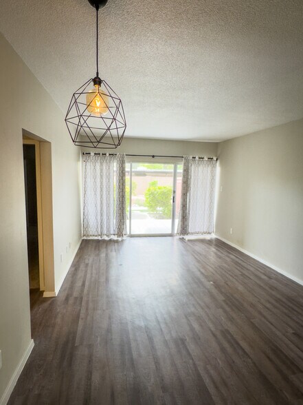 Building Photo - 6125 E Indian School Rd