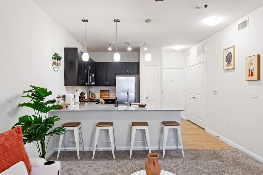 Building Photo - 9301 Old Bee Caves Rd