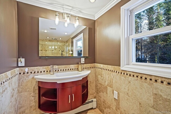 Building Photo - 6 Fairfields Ln