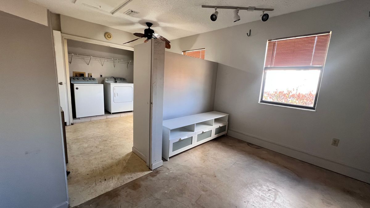 Building Photo - 581 SW Banks Terrace