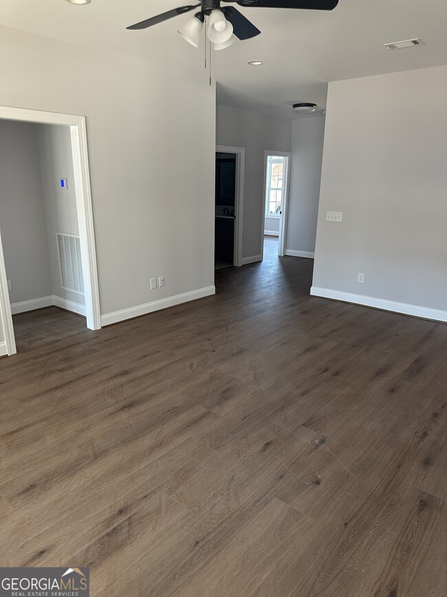 Building Photo - 227 Regency Ln SW