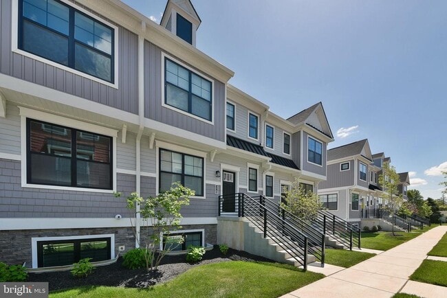 Building Photo - 328 Walnut St