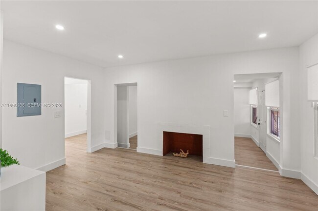 Building Photo - 2508 SW 10th St