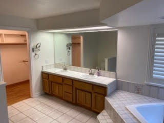 Building Photo - 6015 Oak Hill Dr