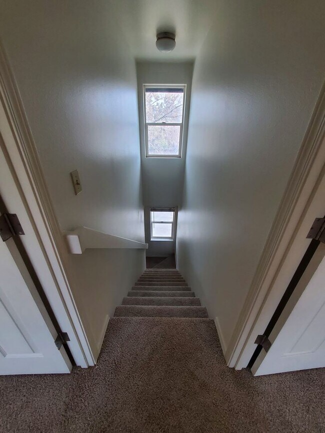 Building Photo - Quartz Ave 3plex/Ariserem-014