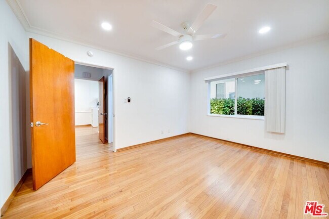 Building Photo - 927 6th St
