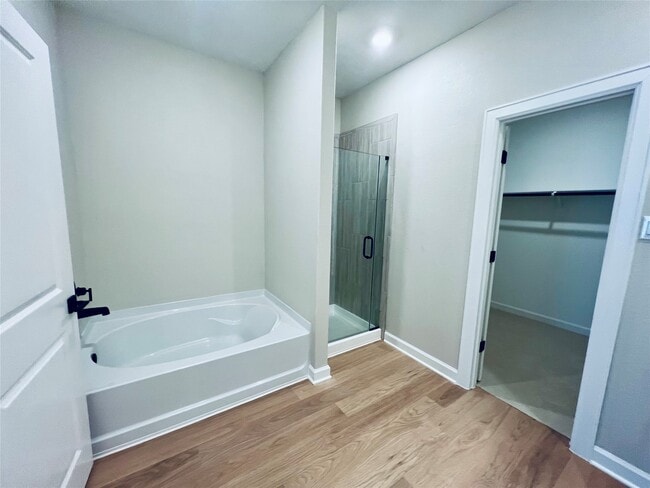 Building Photo - 3085 Sorrento Hl Dr