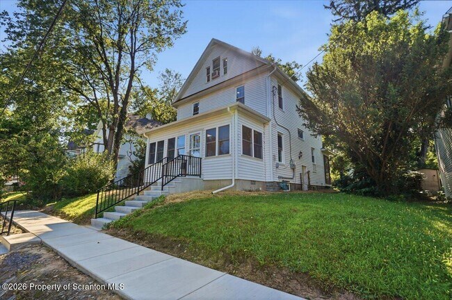 Building Photo - 413 Powell Ave