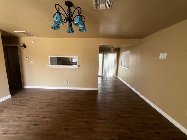 Building Photo - 6370-6370 Tamarisk Ave