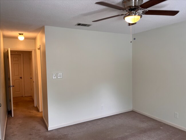 Building Photo - 104 Sparger Springs Ln