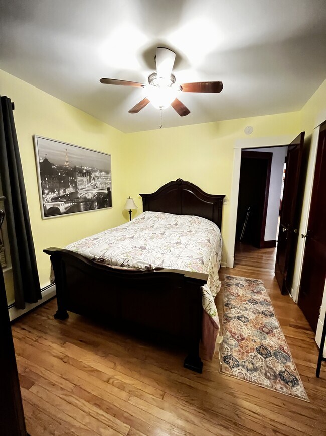 Building Photo - 735 Amherst St