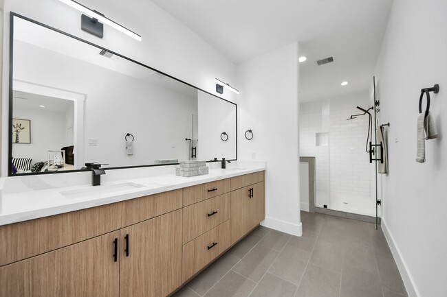 Building Photo - 9028 Scott St