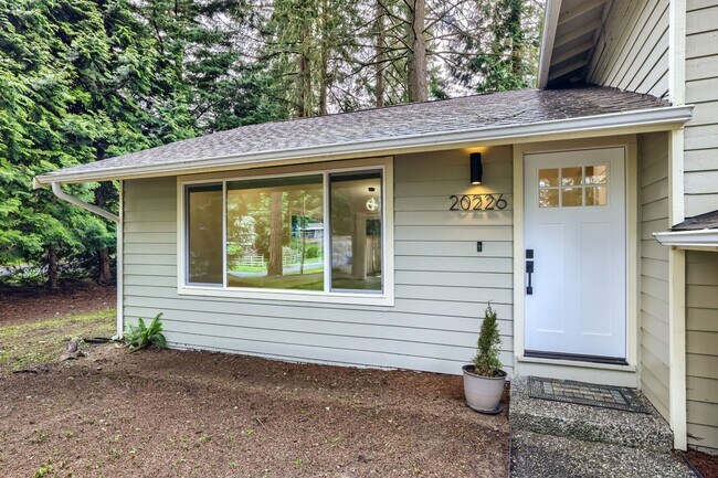 Building Photo - Bright & Charming 4bed/2.5bath in Desirable Edmonds Neighborhood!