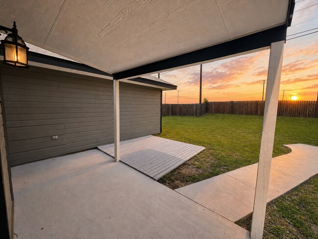 Building Photo - AVAILABLE MAY 18; APPLY ON OUR WEBSITE TODAY!!