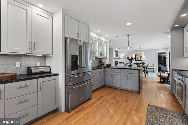 Building Photo - 1831 Opalocka Dr