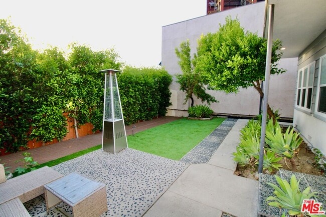 Building Photo - 4336 Laurel Canyon Blvd
