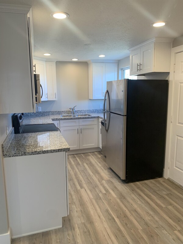 Building Photo - 3498 Valley Heights Dr