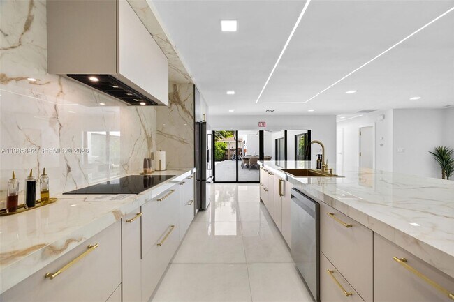 Building Photo - 1117 Adams St