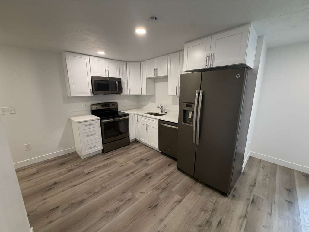 Building Photo - 63 E Ferndell St