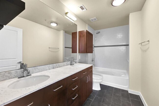 Building Photo - 5925 Almeda Rd
