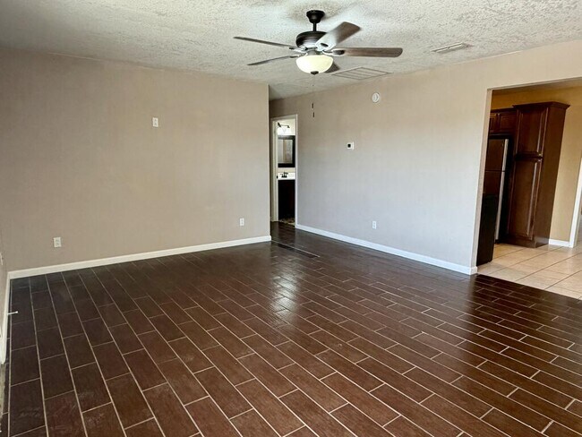 Building Photo - 515 Overton Ave
