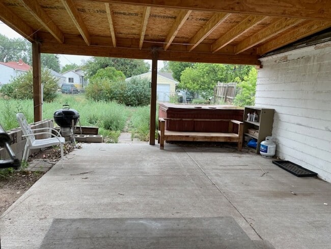 Building Photo - House For Lease