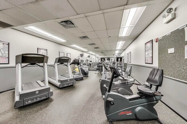 Building Photo - 130 S Canal St